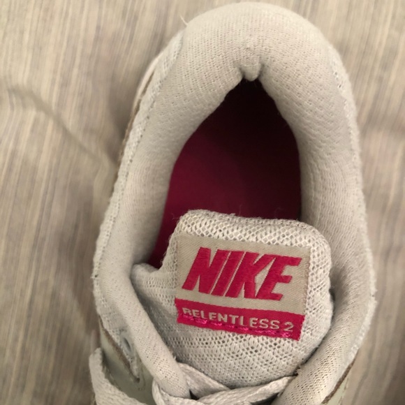 NIKE SHOES - Picture 3 of 6